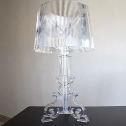 Lampada da tavolo in plastica Bourgie Kartell a prezzo Outlet