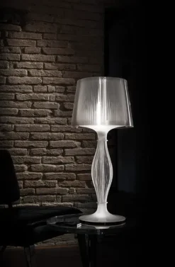 Lampada da tavolo in plastica Liza Slamp in Offerta Outlet