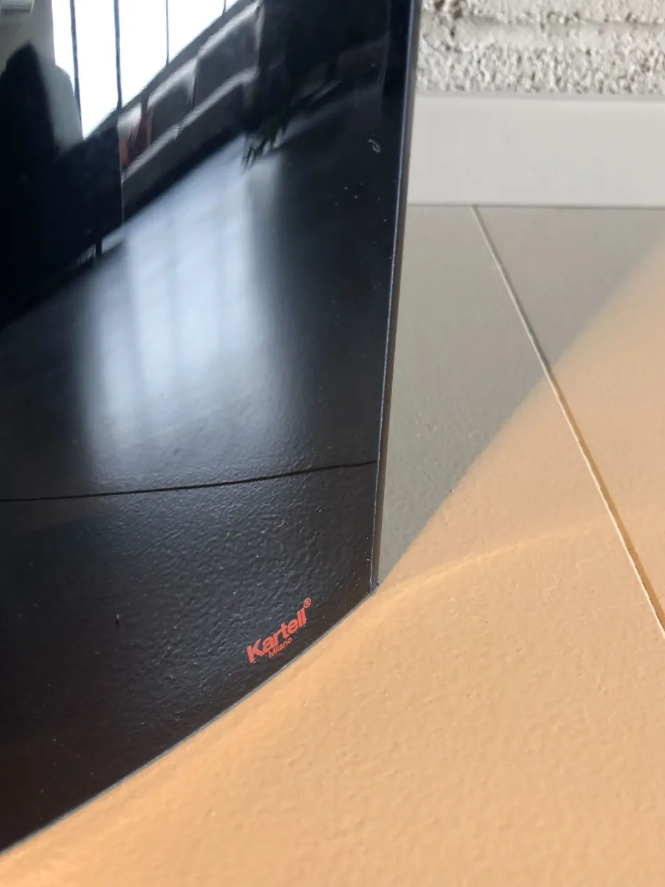 Lampada da tavolo Kartell Taj Nero a prezzi outlet