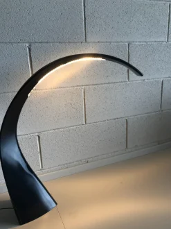 Lampada da tavolo Kartell Taj Nero a prezzi outlet