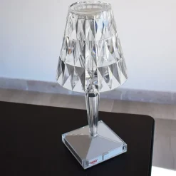 Lampada da tavolo Kartell Buttery Trasparente con forte sconto