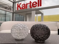 Lampada da tavolo Mini planet  Kartell a prezzo scontato