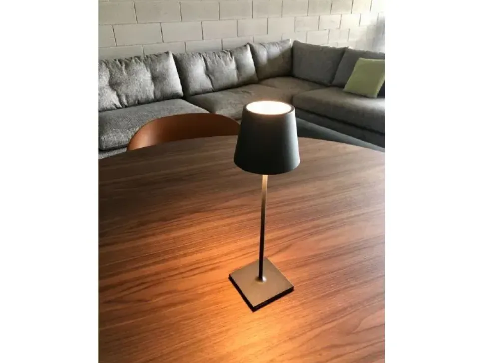 Lampada da tavolo Poldina Zafferano a prezzo scontato