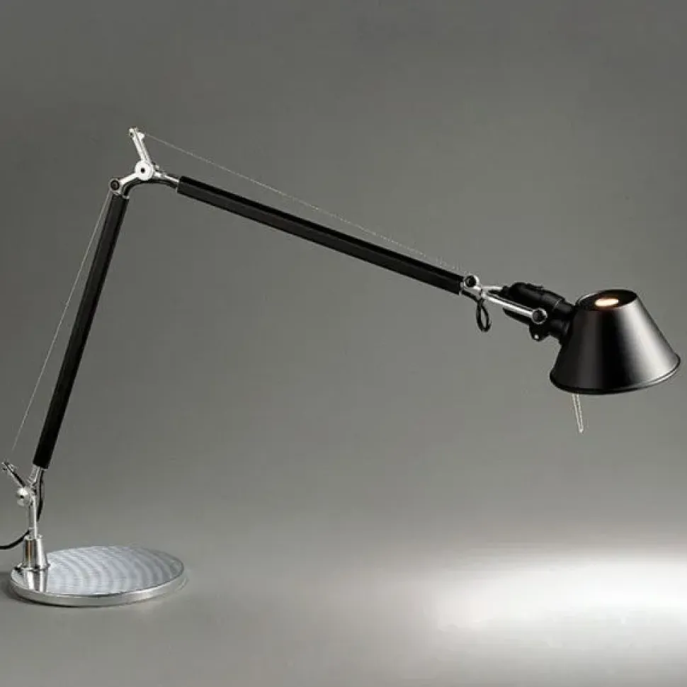 Lampada da tavolo stile Design Tolomeo con base diam.23 Artemide in offerta outlet