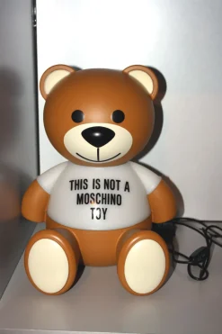 Lampada da tavolo stile Design Toy design moschino by jeremy scott Kartell scontato