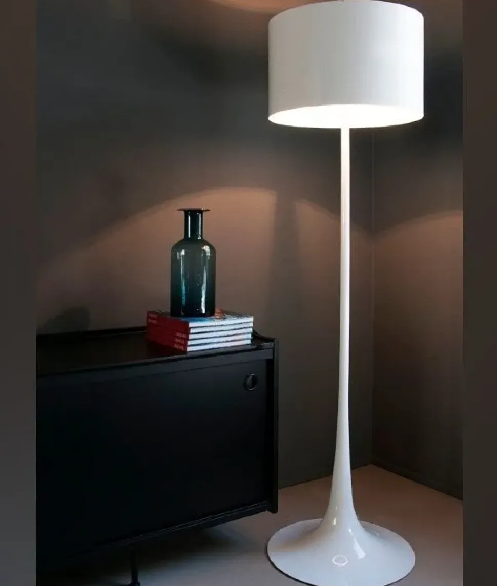 Lampada da terra Flos Spun Light Floor a prezzo Outlet. Massimo stile, massimo risparmio.