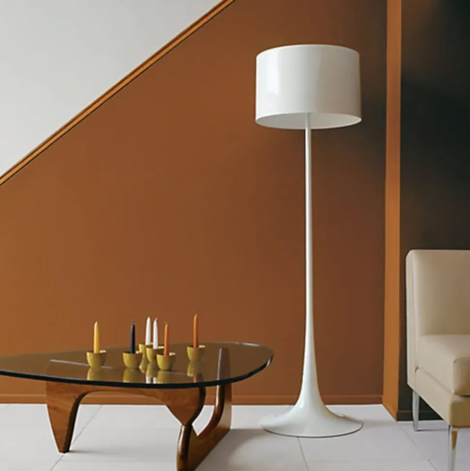 Lampada da terra Flos Spun Light Floor a prezzo Outlet. Massimo stile, massimo risparmio.