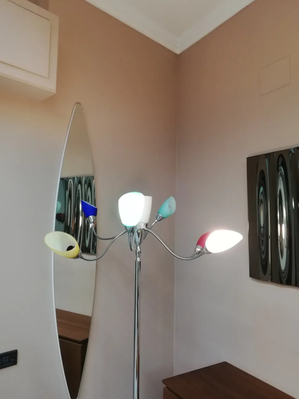 Lampada da terra I tre Poli po Altri colori a prezzi outlet