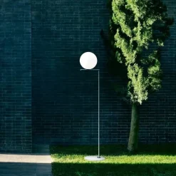 Lampada da terra Ic f2 outdoor Flos a prezzo Outlet