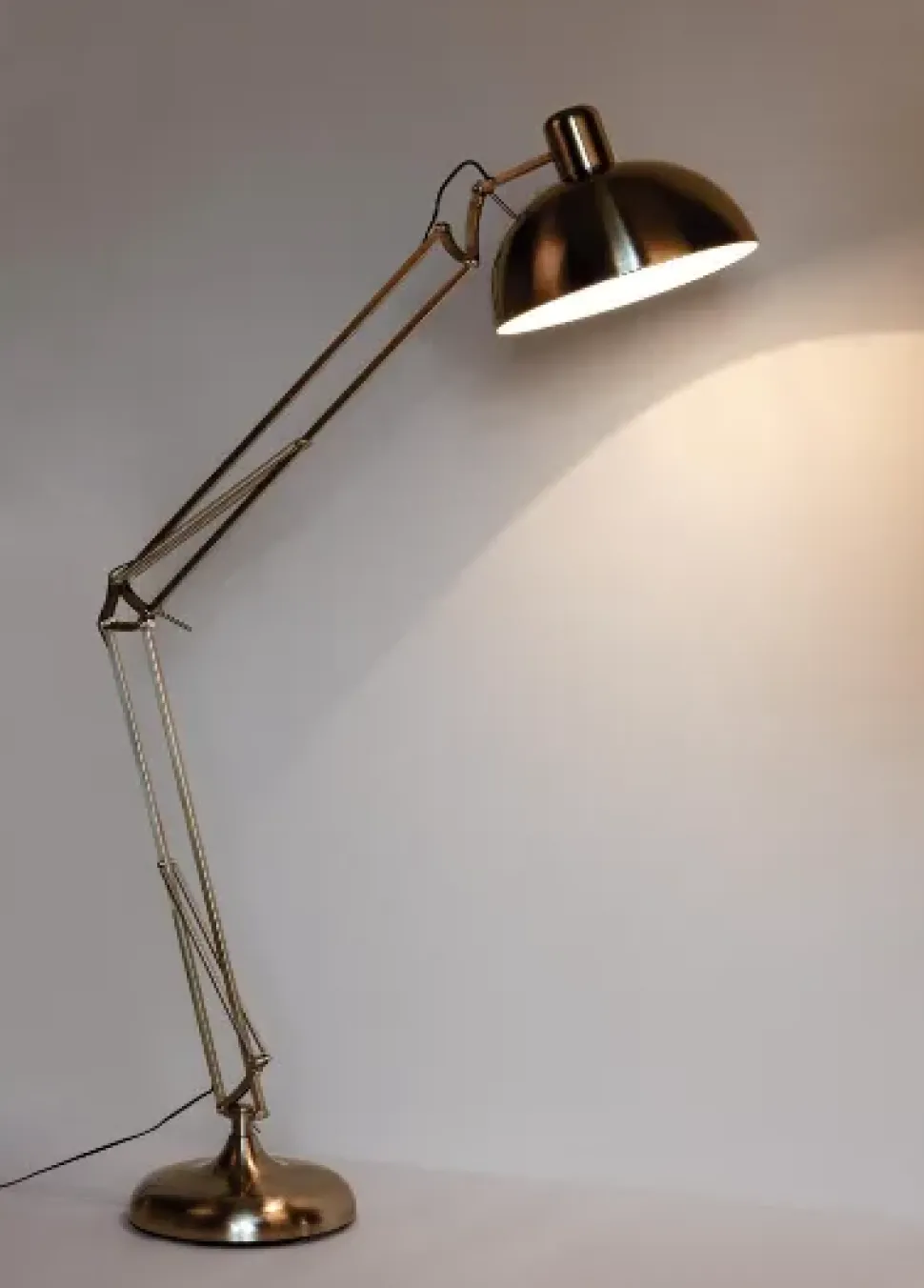 Lampada da terra in metallo Piantana big ottone Bizzotto a prezzo scontato