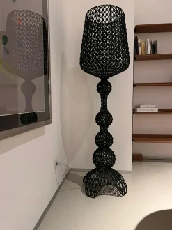 Lampada da terra Kabuki grande Kartell a prezzo Outlet