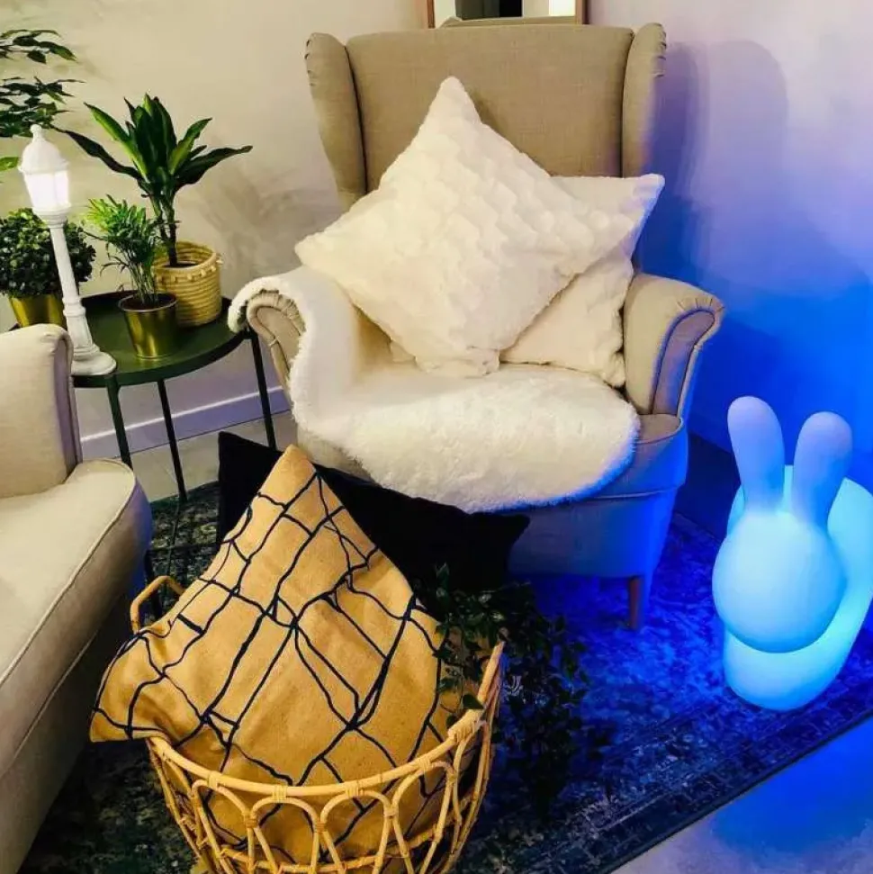 Lampada da terra lampada rabbit con led ricaricabile Qeeboo a prezzo Outlet