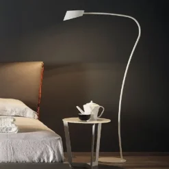 Lampada da terra Little flag Cattelan italia con un ribasso esclusivo