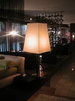 Lampada da terra stile Etnico Otto Gervasoni con forte sconto