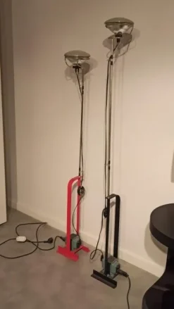 Lampada da terra Toio Flos con un ribasso esclusivo