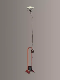 Lampada da terra Toio led Flos in Offerta Outlet