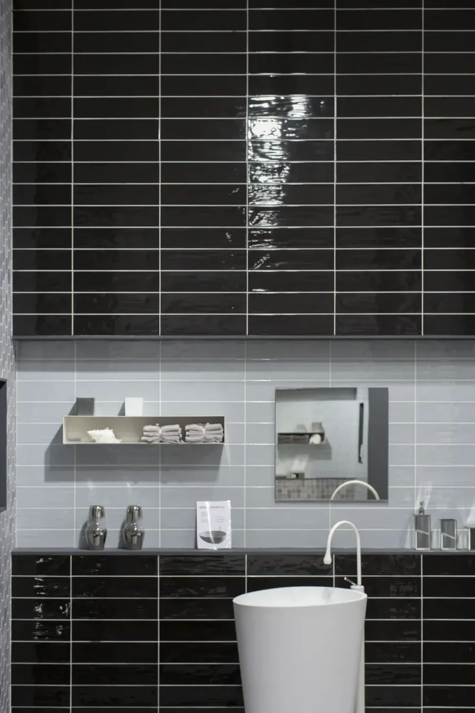 Lavabo in Solid surface modello Body next bicolor avana a marchio Mastella con forte sconto