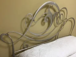 Letto classico con gambe Venaria Pama letti a prezzo scontato