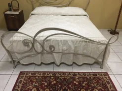 Letto classico con gambe Venaria Pama letti a prezzo scontato