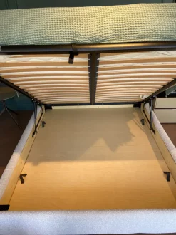 Letto design con contenitore Iorca Bolzan a prezzo scontato