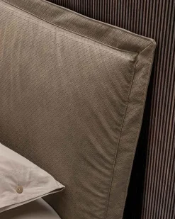 Letto design con gambe Morgan * Dall'agnese a prezzo scontato