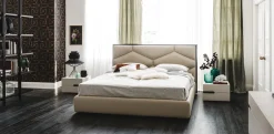 Letto design con giroletto Edward Cattelan a prezzo scontato