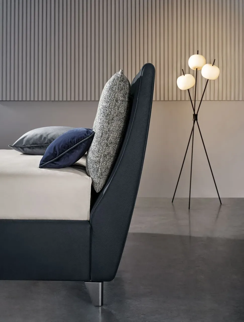 Letto design con giroletto Attico Twils a prezzo ribassato