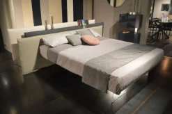Letto design con piedini Vele_bed Lago a prezzo ribassato