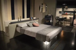 Letto design con piedini Vele_bed Lago a prezzo ribassato