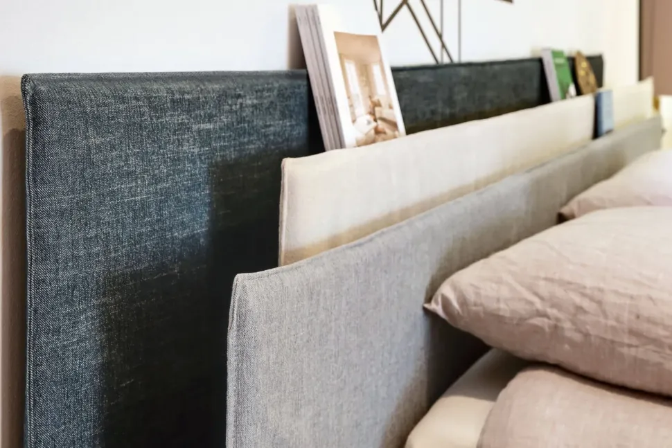 Letto design con piedini Vele_bed Lago a prezzo ribassato