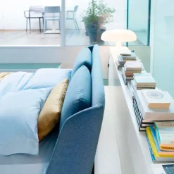 Letto design con piedini Hello * Noctis a prezzo ribassato