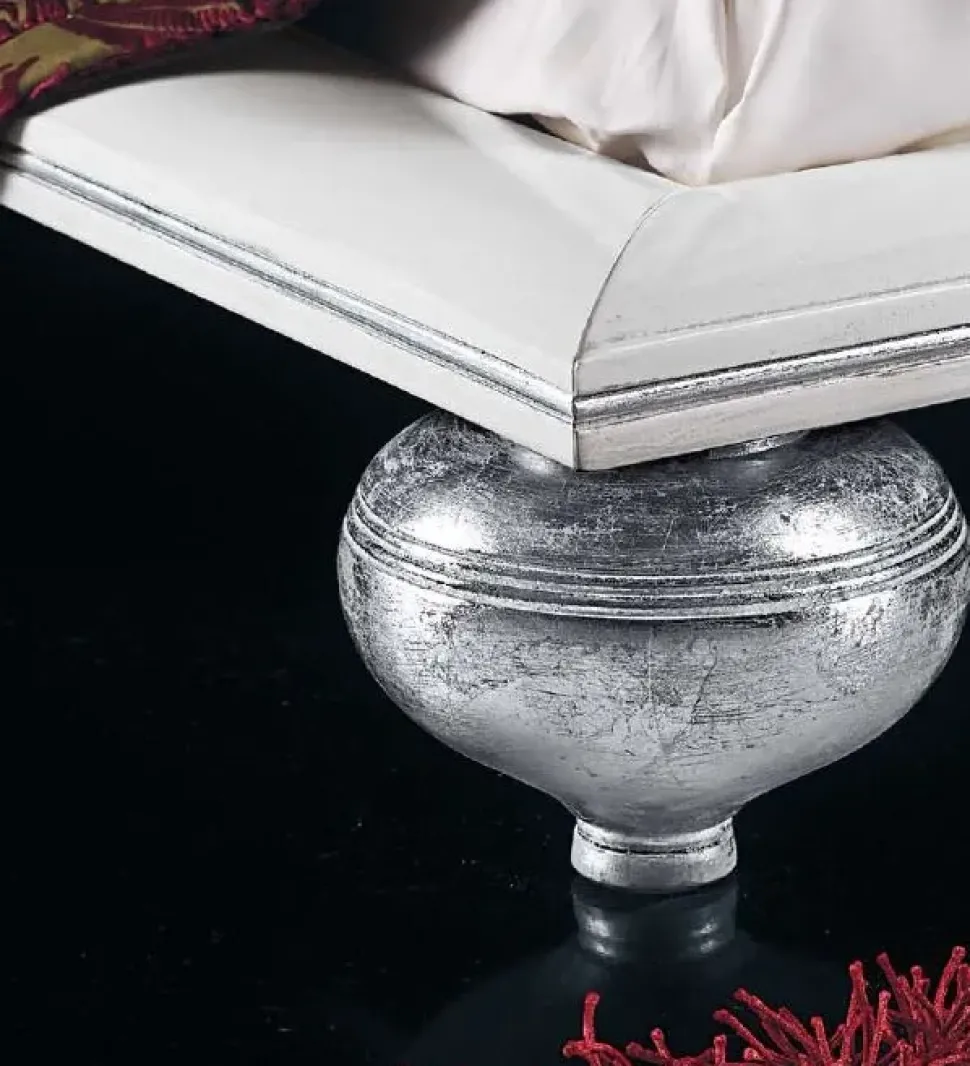 Letto design con piedini Modello milano-roma Artigianale a prezzo ribassato