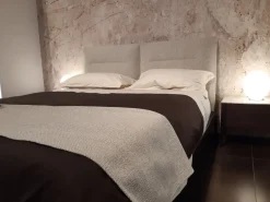 Letto design con piedini Kensington Conte a prezzo scontato