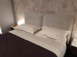 Letto design con piedini Kensington Conte a prezzo scontato