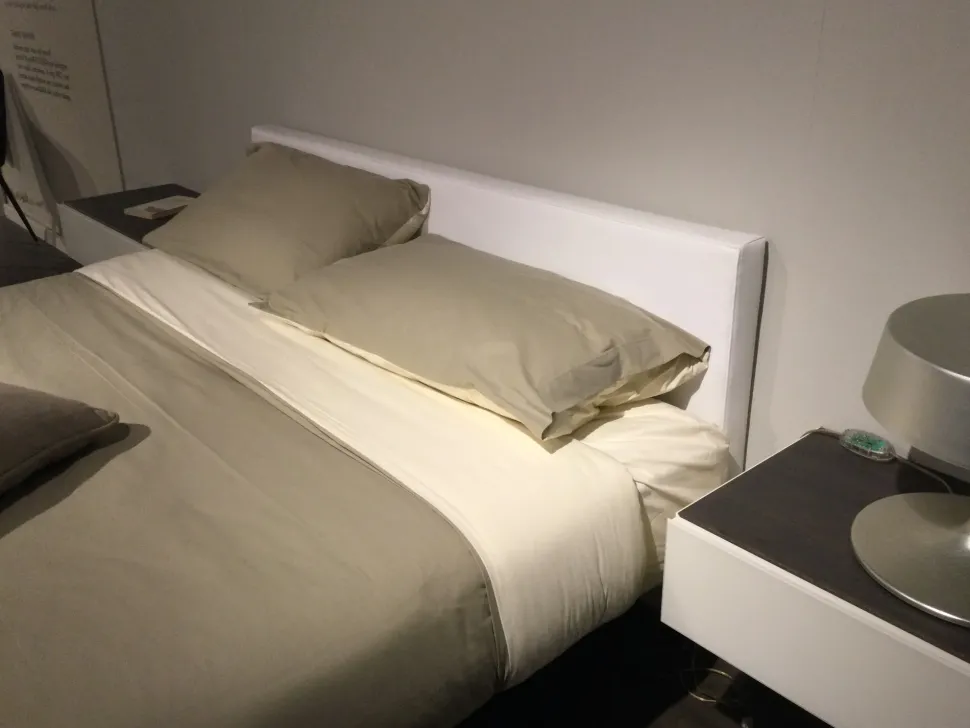 Letto design Fluttua Lago scontato 38%