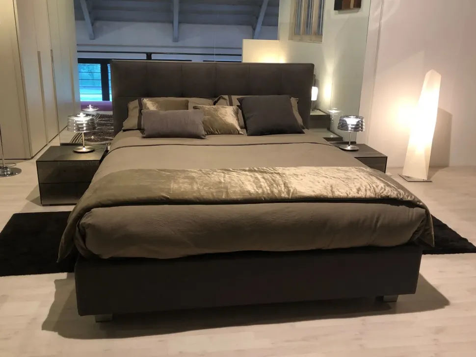Letto design Max capitonné Twils con un ribasso del 30%