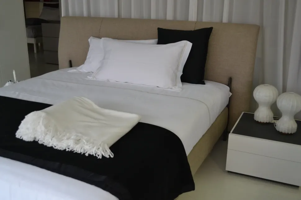 Letto design Nick Molteni & c con uno sconto del 50%