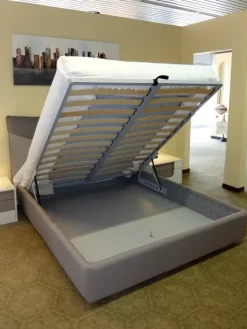 Letto imbottito con contenitore Spring Artigianale a prezzo ribassato