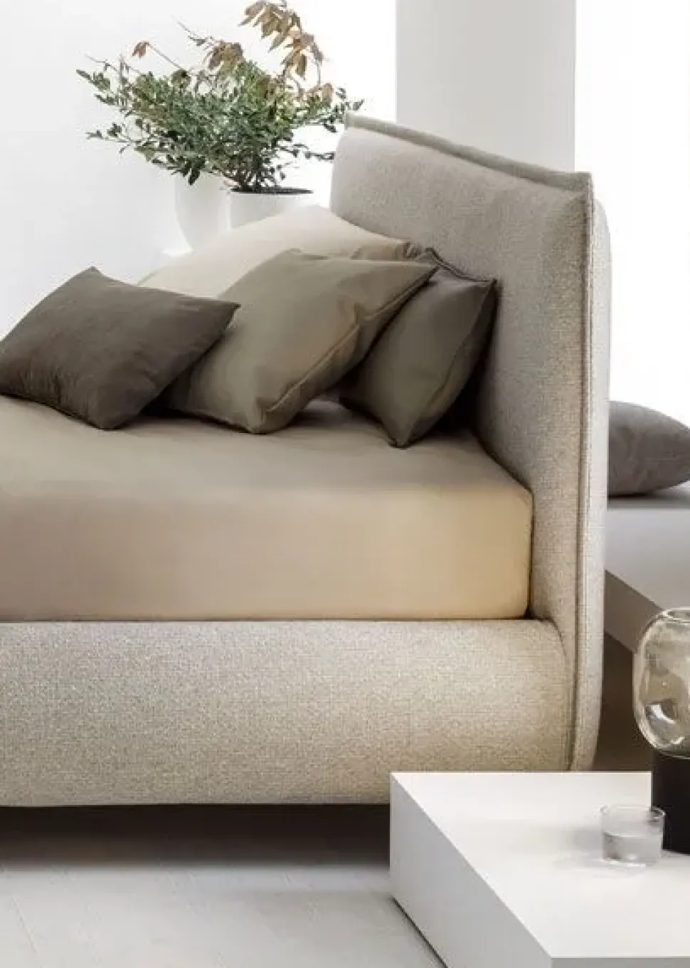 Letto imbottito con contenitore Pascal V&nice a prezzo scontato