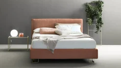 Letto imbottito con contenitore Piping Samoa a prezzo ribassato