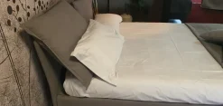 Letto imbottito con contenitore So pop motorizzato Noctis a prezzo ribassato