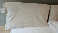 Letto imbottito con contenitore Nuvola Divanidea a prezzo scontato