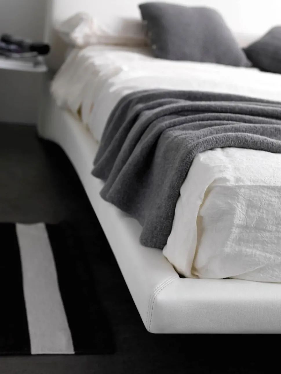 Letto imbottito con gambe Letto maxi con led180 x 200 luxury Md work a prezzo scontato