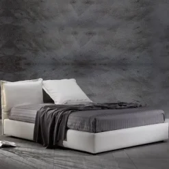 Letto imbottito con gambe Break Excò a prezzo ribassato