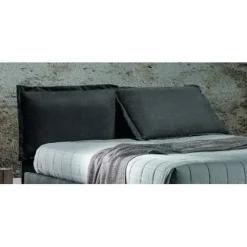 Letto imbottito con gambe Break Excò a prezzo ribassato