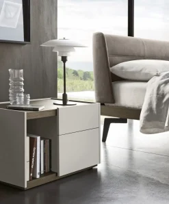 Letto imbottito con gambe Nest Sangiacomo a prezzo ribassato