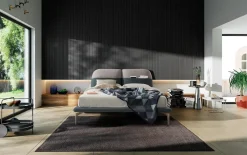 Letto imbottito con gambe Thaiti Novaluna a prezzo scontato