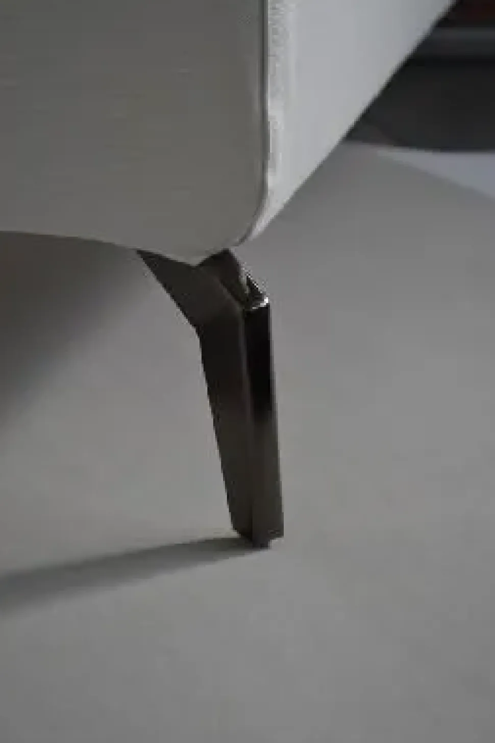 Letto imbottito con gambe Pegaso Salvetti a prezzo ribassato