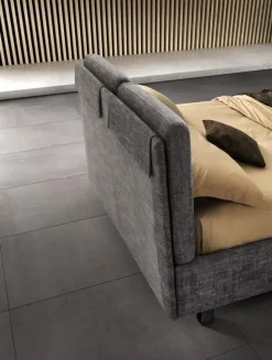 Letto imbottito con giroletto Form compatto Samoa a prezzo scontato