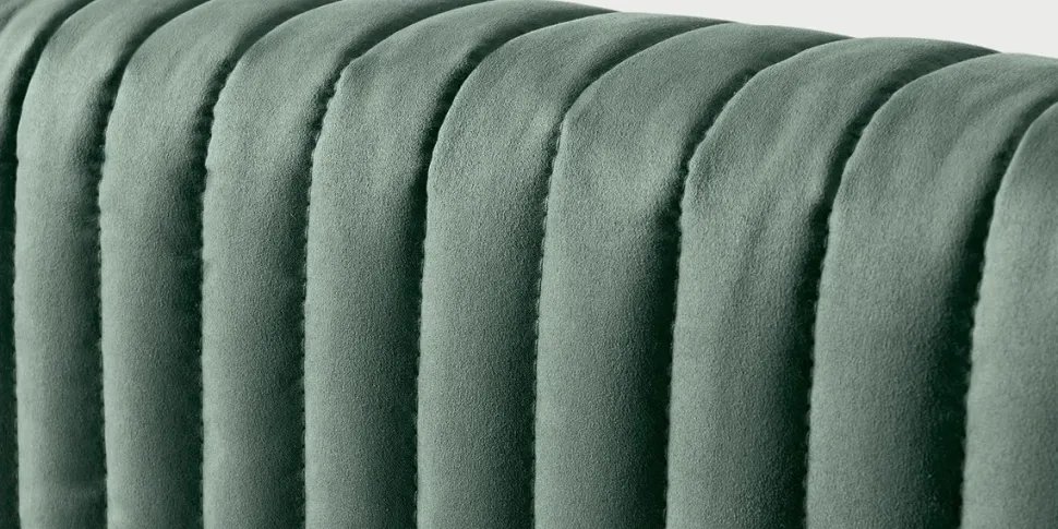 Letto imbottito con giroletto Letto maxi testata international parigi Md work a prezzo scontato